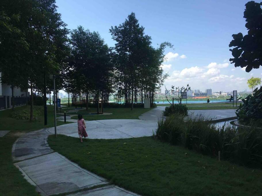 Homenest Jb City Poolview Suite By Cozy Home Johor Bahru Buitenkant foto