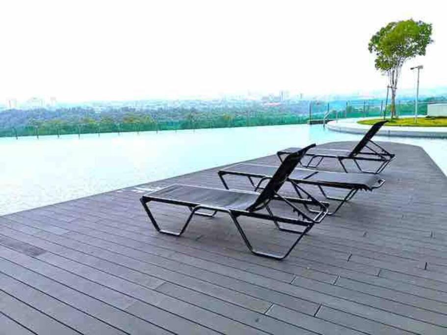 Homenest Jb City Poolview Suite By Cozy Home Johor Bahru Buitenkant foto