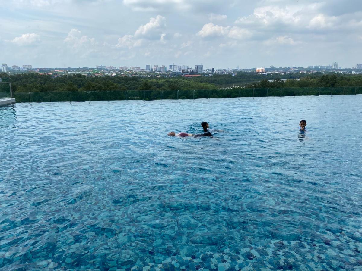 Homenest Jb City Poolview Suite By Cozy Home Johor Bahru Buitenkant foto