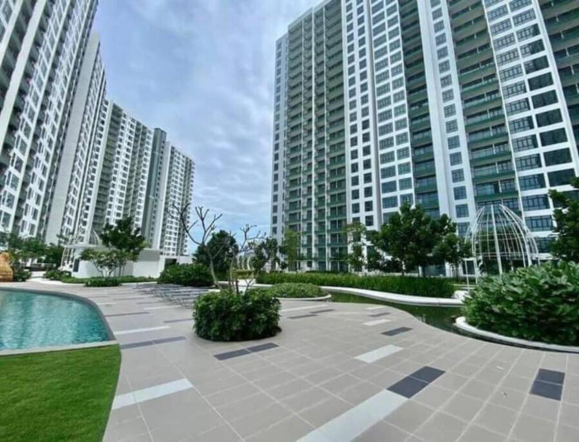 Homenest Jb City Poolview Suite By Cozy Home Johor Bahru Buitenkant foto