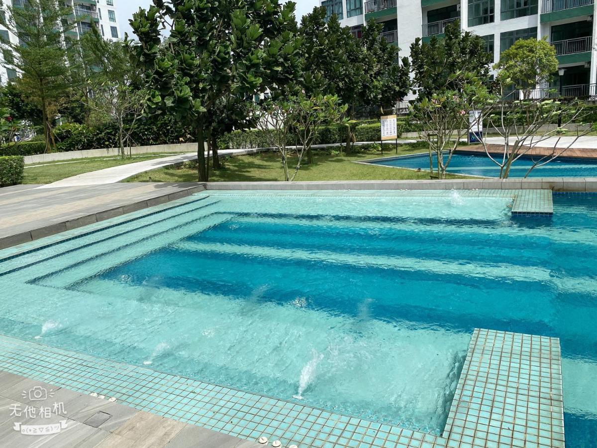 Homenest Jb City Poolview Suite By Cozy Home Johor Bahru Buitenkant foto