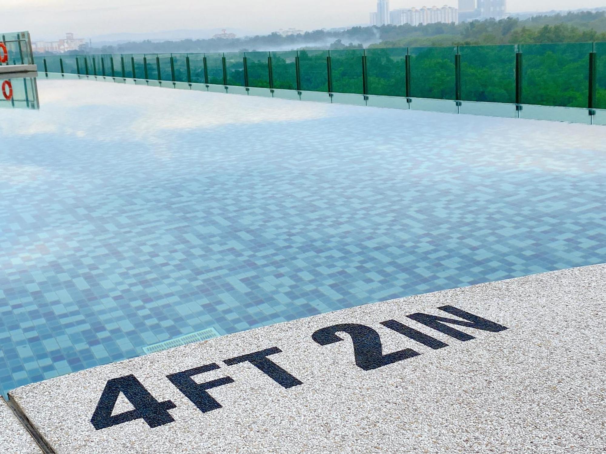 Homenest Jb City Poolview Suite By Cozy Home Johor Bahru Buitenkant foto