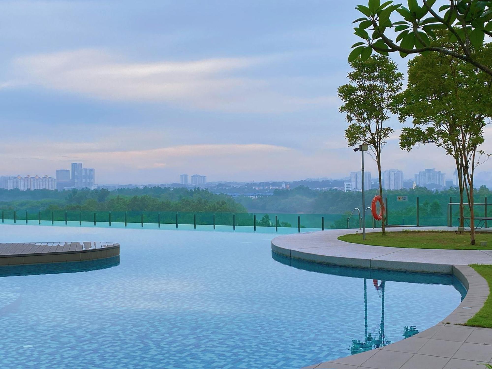 Homenest Jb City Poolview Suite By Cozy Home Johor Bahru Buitenkant foto