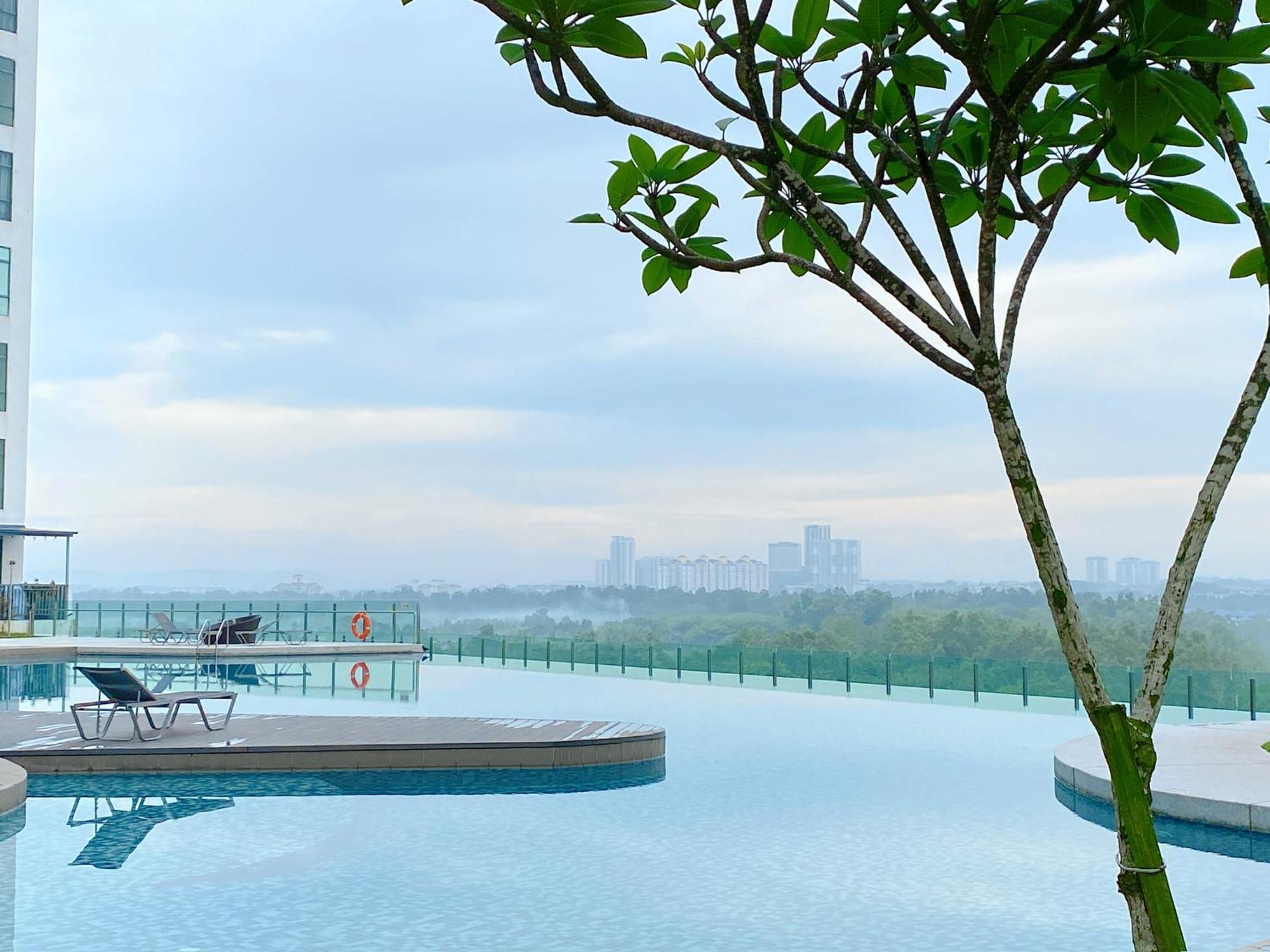 Homenest Jb City Poolview Suite By Cozy Home Johor Bahru Buitenkant foto