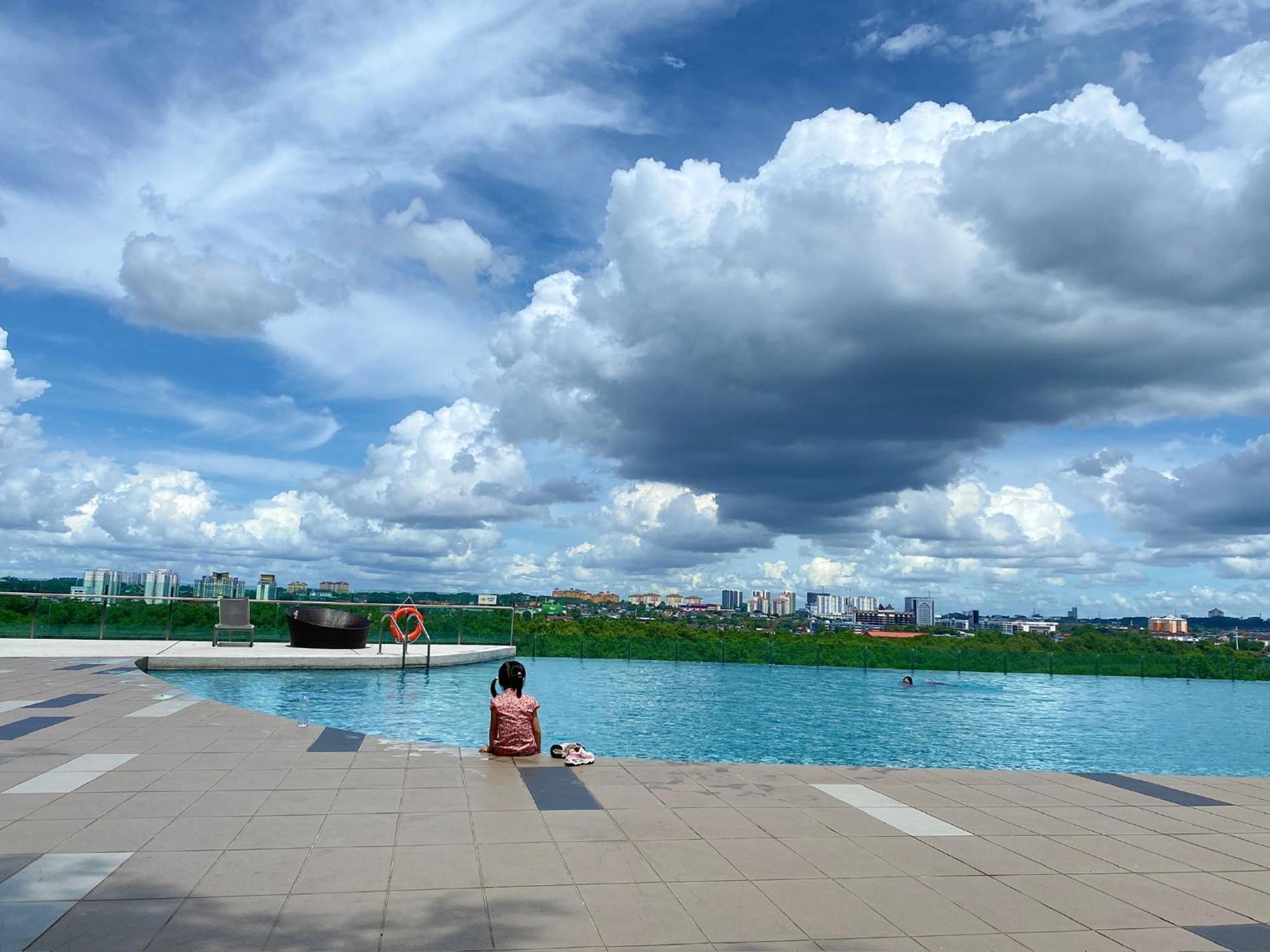 Homenest Jb City Poolview Suite By Cozy Home Johor Bahru Buitenkant foto
