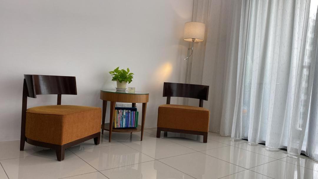 Homenest Jb City Poolview Suite By Cozy Home Johor Bahru Buitenkant foto