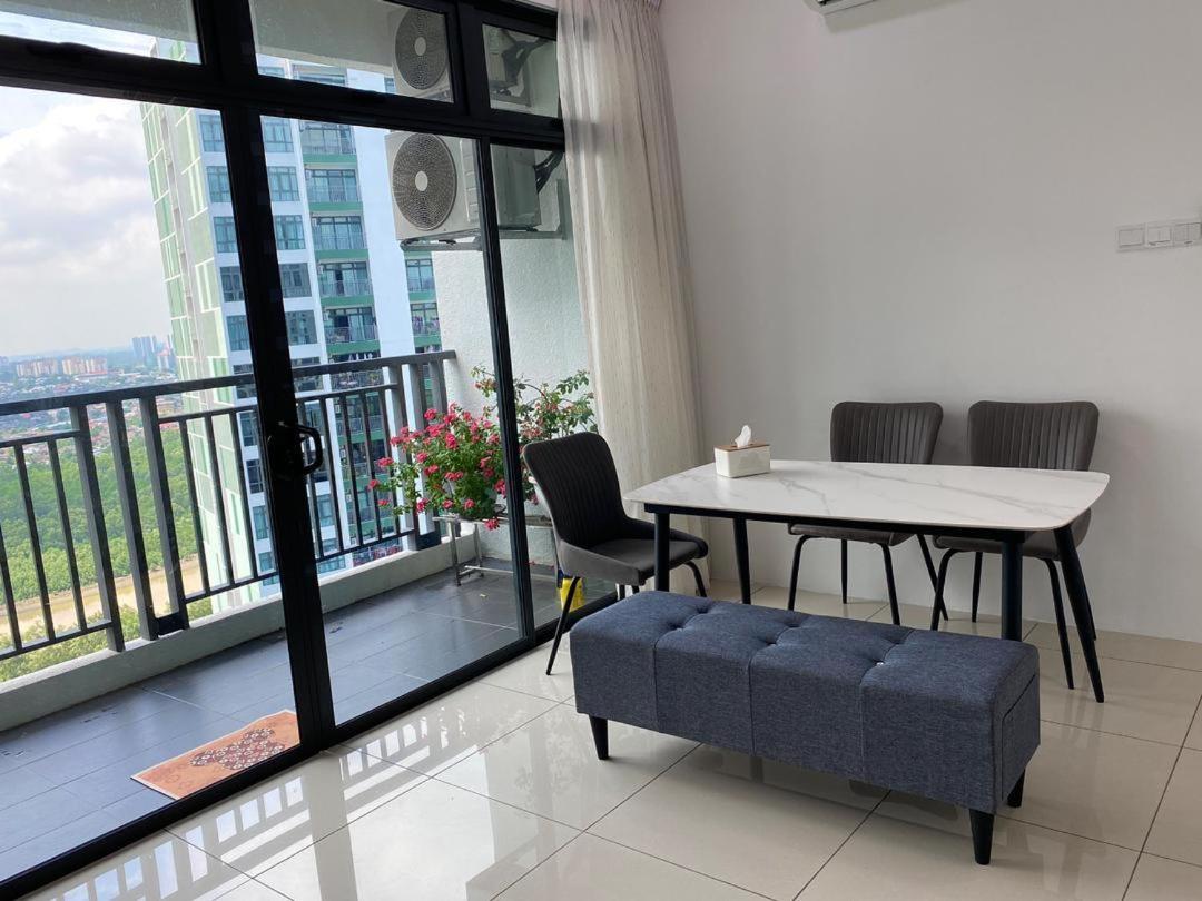 Homenest Jb City Poolview Suite By Cozy Home Johor Bahru Buitenkant foto
