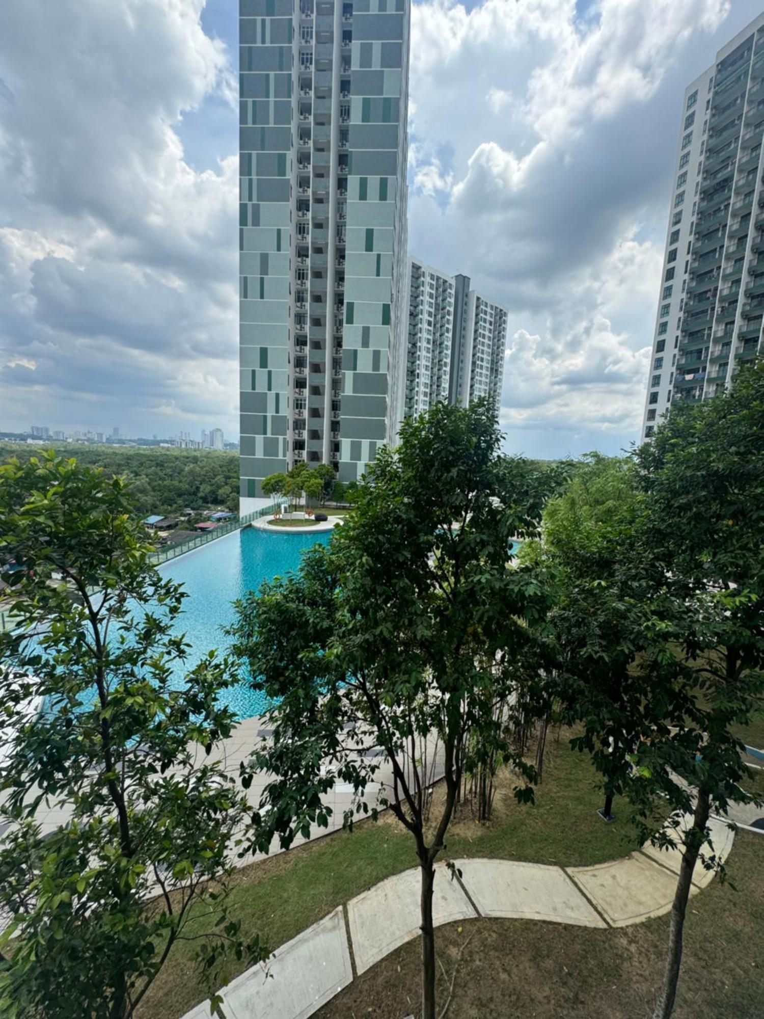 Homenest Jb City Poolview Suite By Cozy Home Johor Bahru Buitenkant foto
