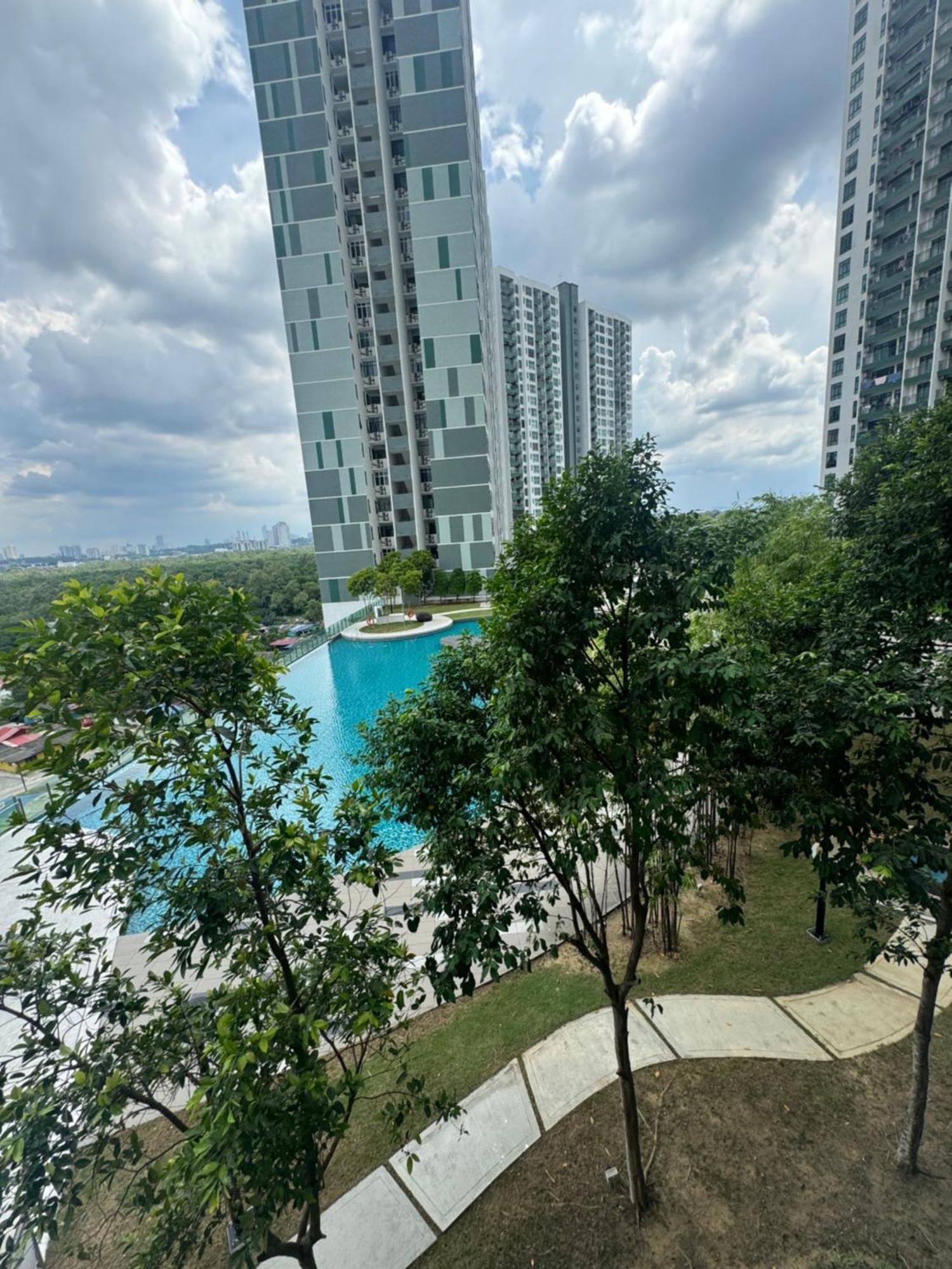 Homenest Jb City Poolview Suite By Cozy Home Johor Bahru Buitenkant foto